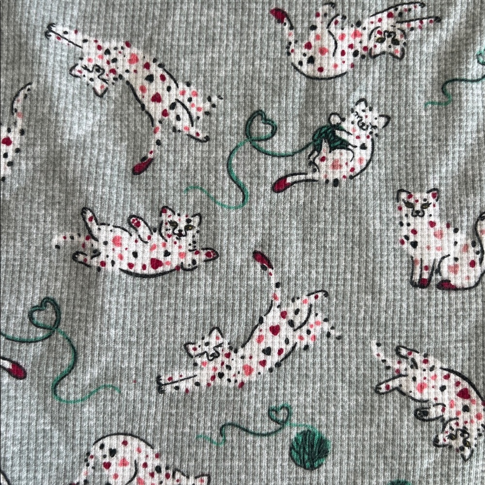 Cuddl Duds Kids thermal or pj set: top & bottoms w/ cat & ball of yarn print - Picture 5 of 8